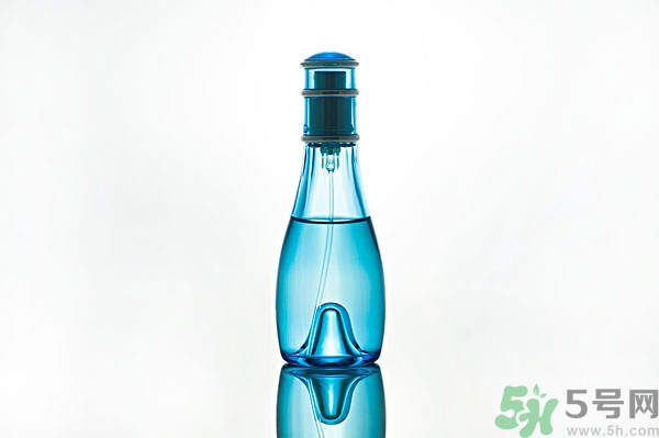 香水過敏了怎么辦？噴香水對身體有害嗎？