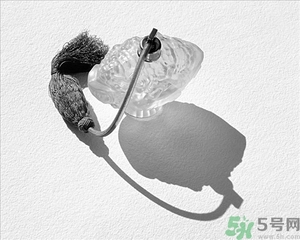香水過(guò)敏了怎么辦？噴香水對(duì)身體有害嗎？