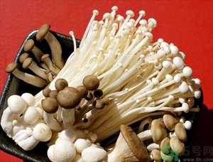金針菇發(fā)霉了能吃嗎？金針菇長白毛還能吃嗎？