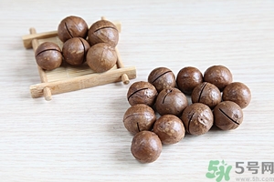 夏威夷果發(fā)黃好不好？夏威夷果這么硬怎么吃？