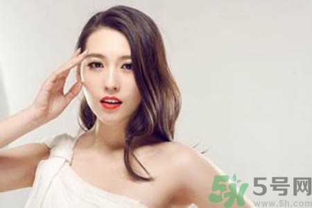 女人為什么一個胸大一個胸小?女人的兩個胸為什么不一般大? 女人為什么一個胸大一個胸小?女人的兩個胸為什么不一般大?