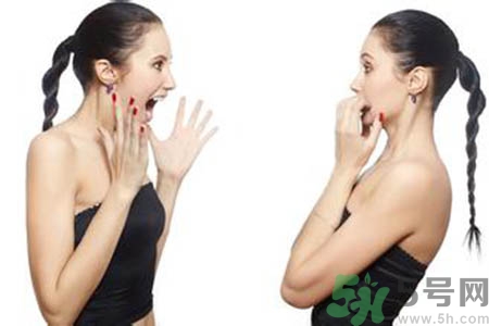 女人為什么一個(gè)胸大一個(gè)胸小？女人的兩個(gè)胸為什么不一般大？