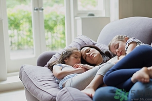 睡眠不規(guī)律如何調(diào)整？睡眠不規(guī)律會胖嗎？