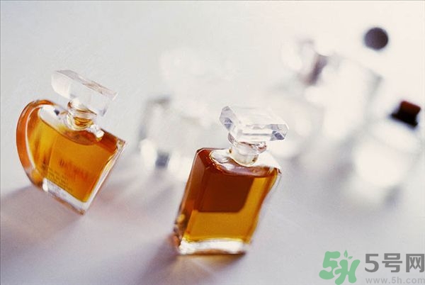 香水噴到臉上去了怎么辦？怎么噴香水才是正確的？