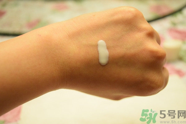 安耐曬和碧柔哪個(gè)好？安耐曬防曬霜和碧柔防曬霜哪個(gè)好？