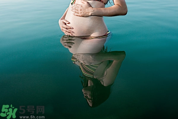 懷孕能浮潛嗎？備孕可以游泳嗎？有影響嗎？
