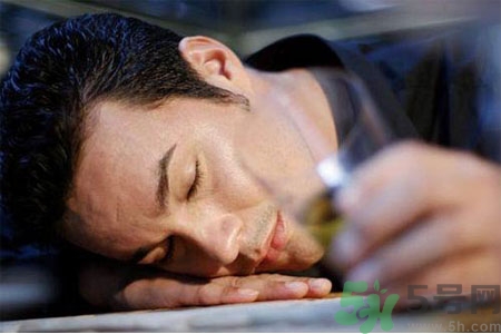 男人濕氣重的表現(xiàn)有哪些？男人去除濕氣的方法有哪些？