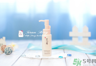卸妝油好用還是卸妝水好用？卸妝油和卸妝水哪個好？