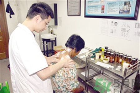 三伏貼可以去濕氣嗎？三伏貼去濕氣貼哪里？