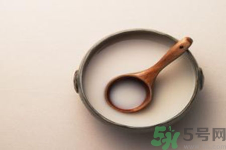 米酒變黃了是什么原因？米酒變黃了還能吃嗎？