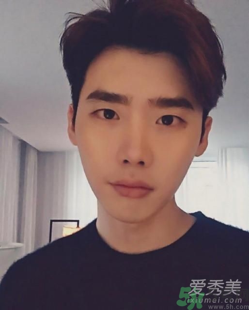 李鐘碩發(fā)型是什么？姜哲發(fā)型是什么？