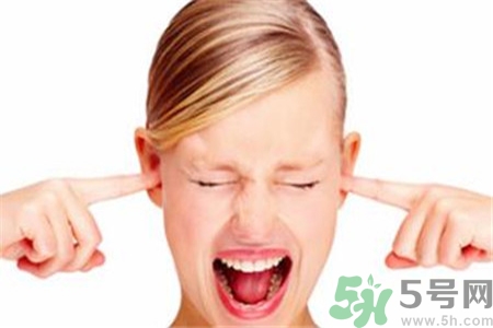耳朵后面長了個硬包怎么回事？ 耳朵后面長了個硬包怎么辦？