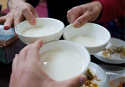 喝糯米酒能豐胸嗎？喝米酒能護膚嗎？