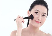bb霜能涂在眼睛周?chē)鷨?？bb霜涂在眼睛周?chē)惺裁春μ帲?></a>
<p class=