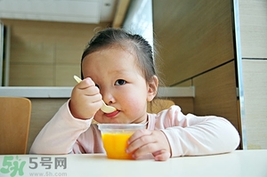 寶寶咳嗽能吃果凍嗎？寶寶多大可以吃果凍？