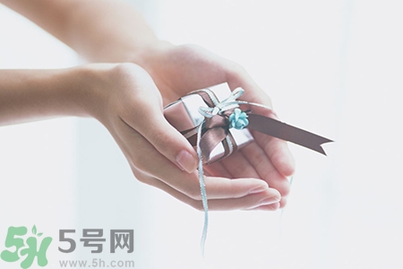 七夕和老婆怎么過？七夕送老婆什么禮物？
