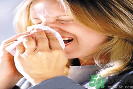 過敏性鼻炎的發病因素是什么？過敏性鼻炎的并發癥有哪些？