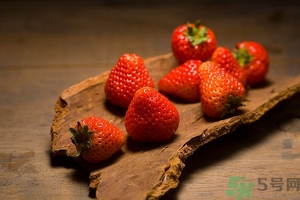 草莓有點(diǎn)爛還能吃嗎？草莓爛了一點(diǎn)還能吃嗎？