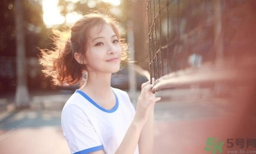 13歲女生平胸怎么辦？13歲女生平胸正常嗎？