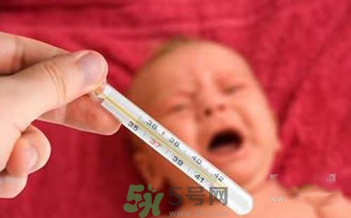 寶寶發燒多久量一次體溫？寶寶發燒怎么量體溫？