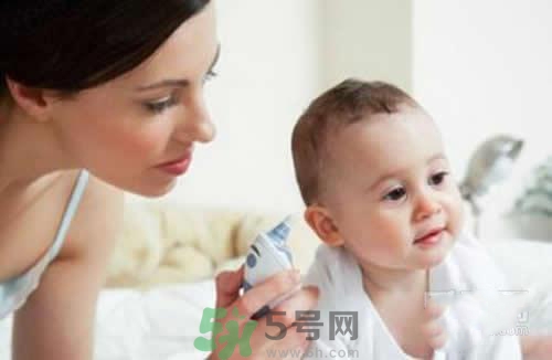 寶寶發燒多久量一次體溫？寶寶發燒怎么量體溫？