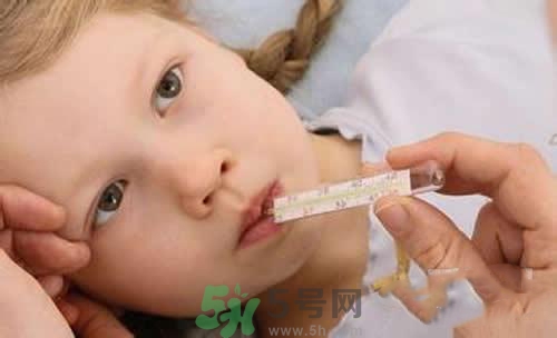 寶寶發燒多久量一次體溫？寶寶發燒怎么量體溫？