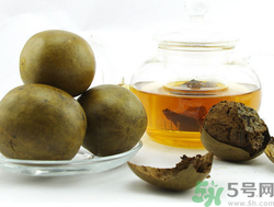 羅漢果可以和菊花一起泡水喝嗎？羅漢果菊花茶的做法及營(yíng)養(yǎng)價(jià)值