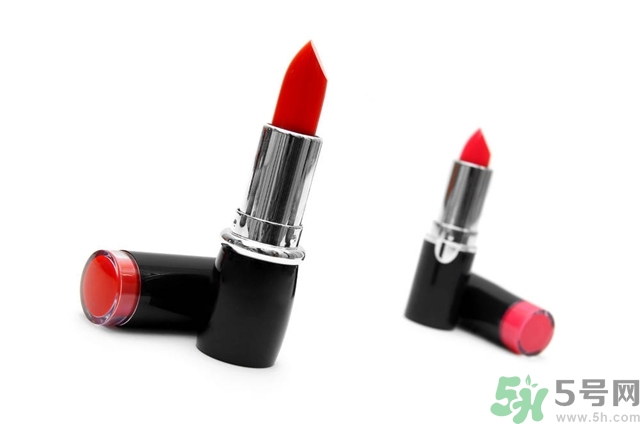 皮膚黑涂什么顏色口紅好看？皮膚白涂什么顏色的口紅？