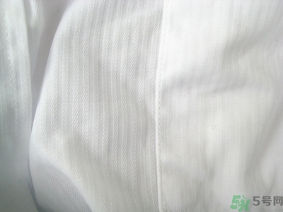 衣服長黑點怎么洗掉？衣服上長霉點怎么去除？