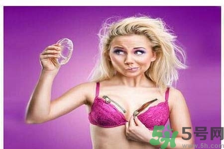 胸部一大一小正常嗎？怎樣糾正胸部一大一小？