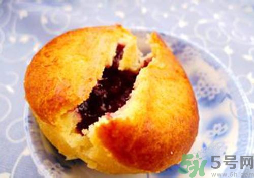 月餅裂開了是怎么回事？月餅開裂了可以吃嗎？