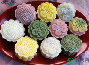 冰皮月餅怎么吃？冰皮月餅怎么吃對身體好