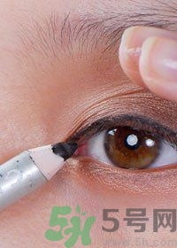 眼線怎么畫好看圖解？單眼皮怎么畫眼線好看？