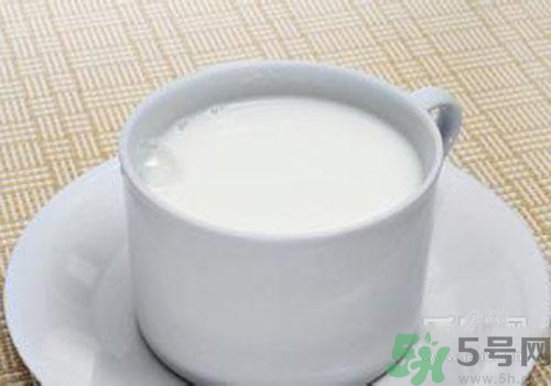 純牛奶為什么會(huì)結(jié)塊？結(jié)塊的純牛奶可以喝嗎？
