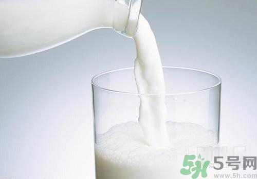 晚上喝純牛奶會長胖嗎？純牛奶什么喝比較好？