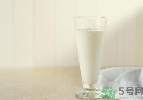 晚上喝純牛奶會長胖嗎？純牛奶什么喝比較好？