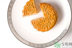月餅的熱量高嗎？吃一個月餅會長胖嗎？