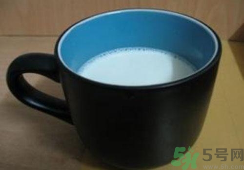 喝純牛奶會上火嗎？喝純牛奶有什么壞處？
