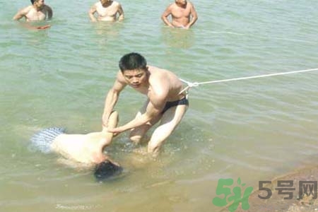 溺水怎么辦？溺水如何自救？