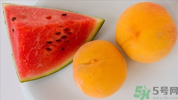 凍成冰的西瓜能吃嗎？吃西瓜拉肚子是怎么回事？