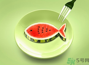 凍成冰的西瓜能吃嗎？吃西瓜拉肚子是怎么回事？