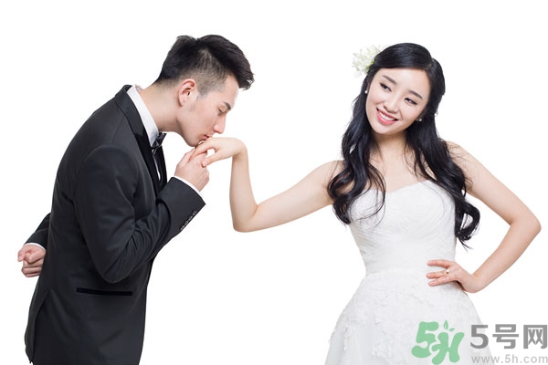 第一次接吻怎么接？和男生接吻沒感覺怎么辦？