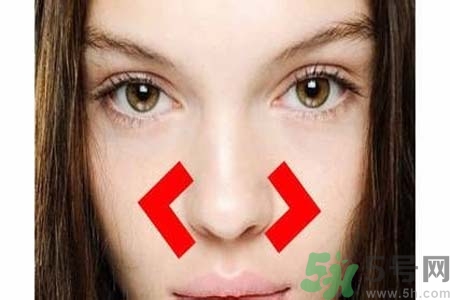 鼻子兩側(cè)長痘怎么辦？鼻子兩側(cè)長痘怎么回事？