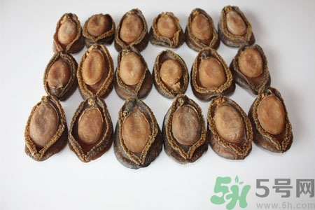 鮑魚的營養(yǎng)價值有哪些？鮑魚的藥用價值是什么？