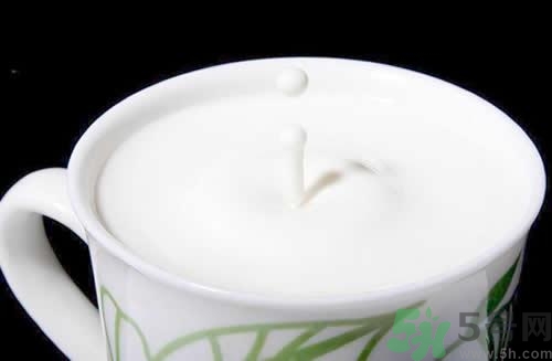 鈣片能和牛奶一起吃嗎？鈣片不能和什么一起吃？