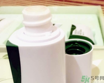 韓后茶蕊嫩白系列適合什么膚質？韓后茶蕊baby白適合敏感肌嗎？