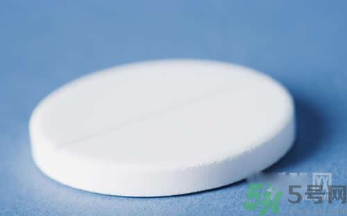 鈣片和維生素c可以一起吃嗎？鈣片和維生素一起吃好不好？