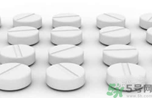 鈣片和維生素c可以一起吃嗎？鈣片和維生素一起吃好不好？