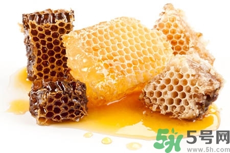 蜂蜜不能和什么一起吃？哪些人不能吃蜂蜜？