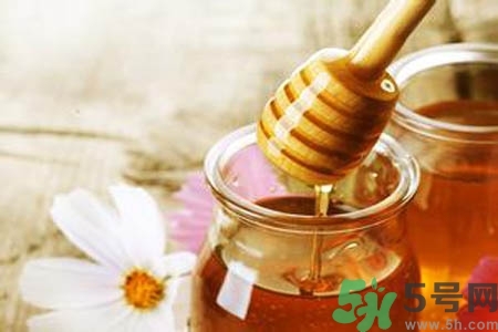 蜂蜜不能和什么一起吃？哪些人不能吃蜂蜜？